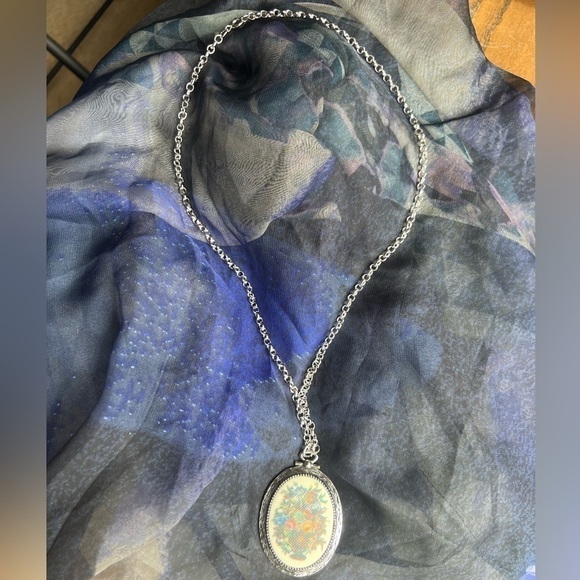 VINTAGE SARAH COVENTRY pendant necklace Silver tone chain Floral cabochon - Picture 3 of 5